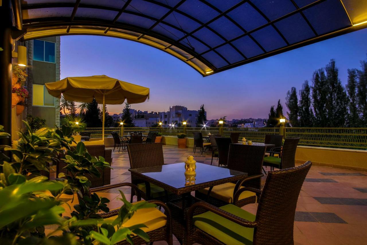 Century Park Hotel Amman Eksteriør billede