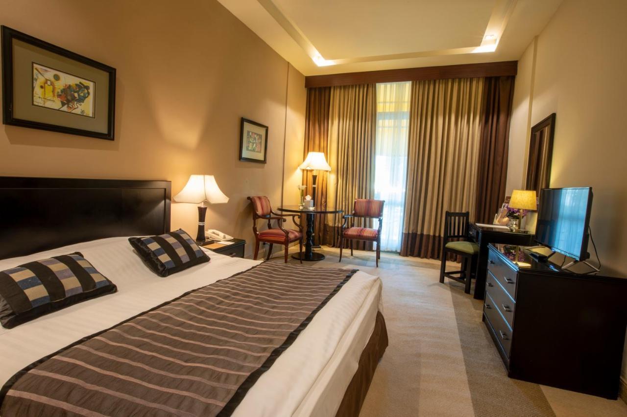 Century Park Hotel Amman Eksteriør billede
